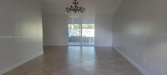 5861 NW 201st Ln, Hialeah, FL 33015