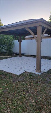 5861 NW 201st Ln, Hialeah, FL 33015