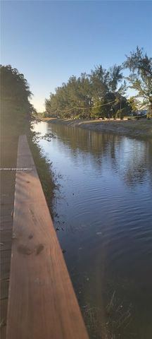 5861 NW 201st Ln, Hialeah, FL 33015