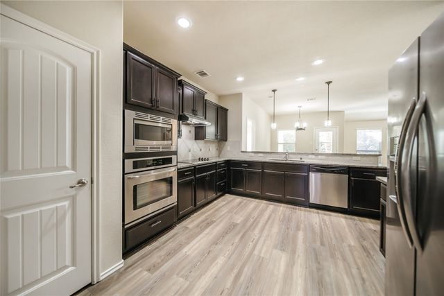 552 Indian Hill Drive, Oak Point, TX 75068