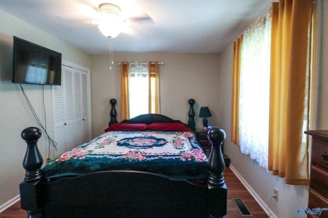 60 Holbrooks Street, Crossville, AL 35962