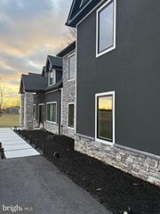 7420 GREEN HILL RD, Harrisburg, PA 17112
