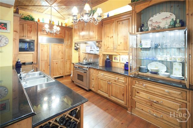 11 W Jones Street, Savannah, GA 31401