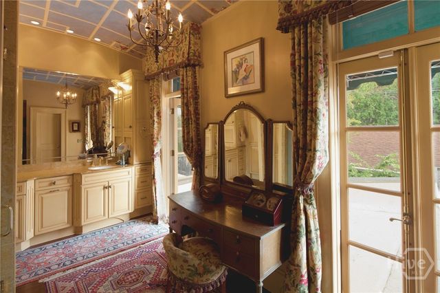 11 W Jones Street, Savannah, GA 31401