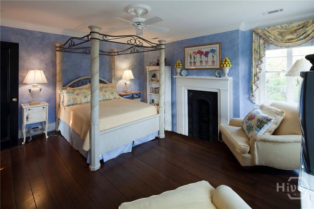 11 W Jones Street, Savannah, GA 31401