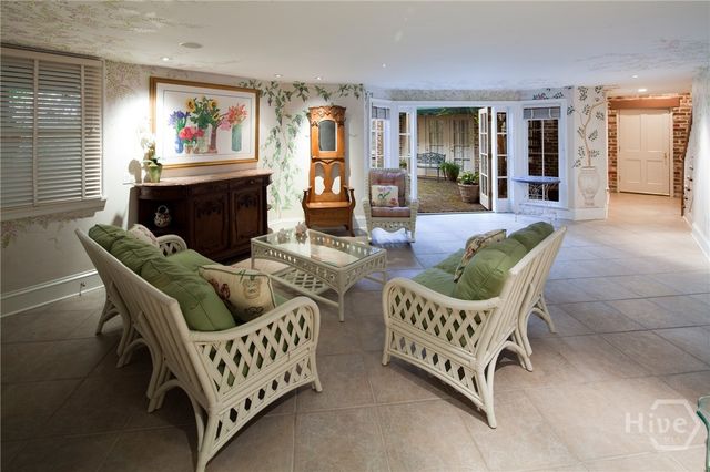 11 W Jones Street, Savannah, GA 31401