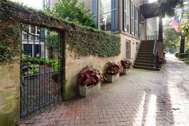 11 W Jones Street, Savannah, GA 31401