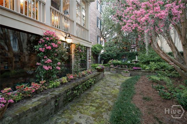 11 W Jones Street, Savannah, GA 31401