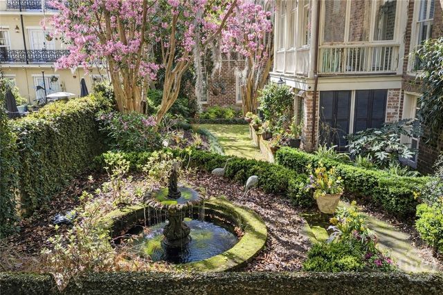 11 W Jones Street, Savannah, GA 31401