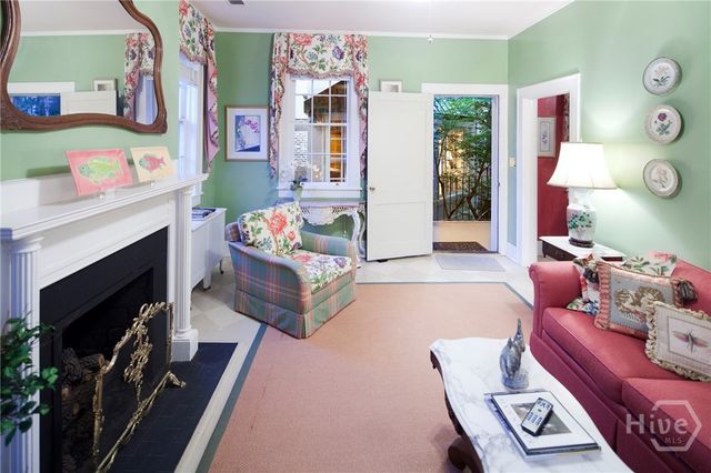 11 W Jones Street, Savannah, GA 31401