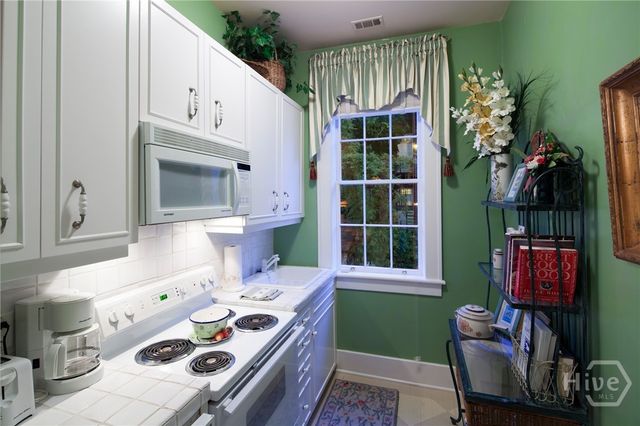 11 W Jones Street, Savannah, GA 31401