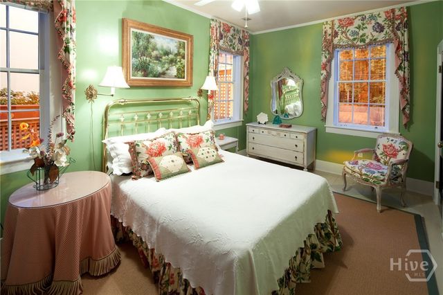 11 W Jones Street, Savannah, GA 31401