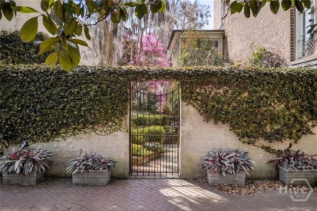 11 W Jones Street, Savannah, GA 31401