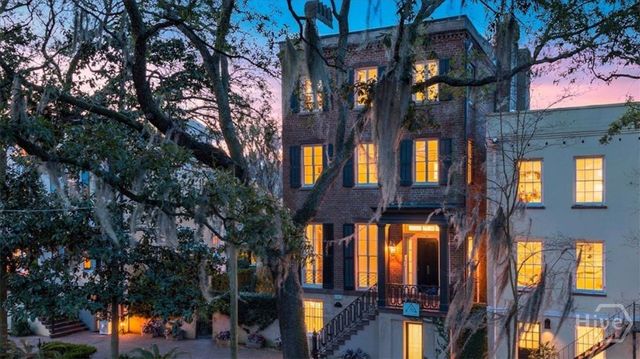 11 W Jones Street, Savannah, GA 31401