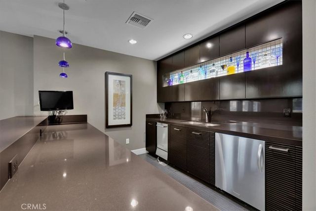 300 E 4th Street 103, Long Beach, CA 90802