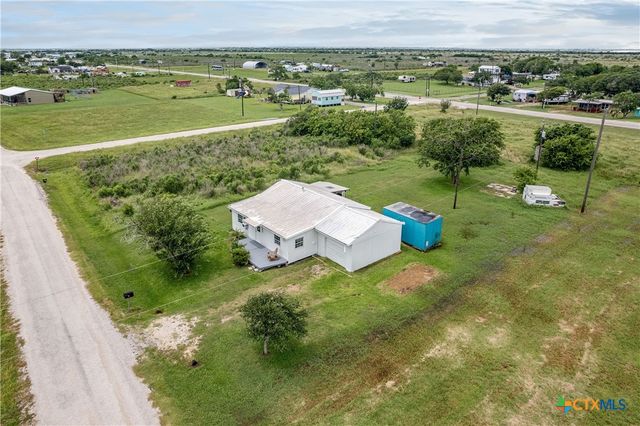 890 N Quail Run Avenue, Port Lavaca, TX 77979