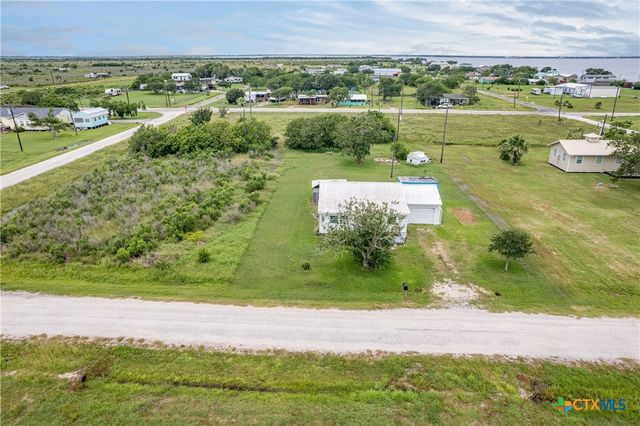 890 N Quail Run Avenue, Port Lavaca, TX 77979