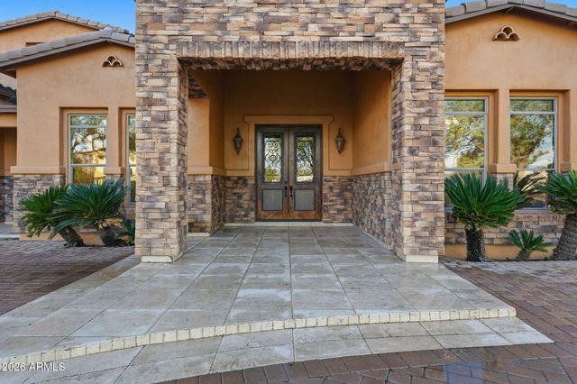 6653 E SWEETWATER Avenue, Scottsdale, AZ 85254