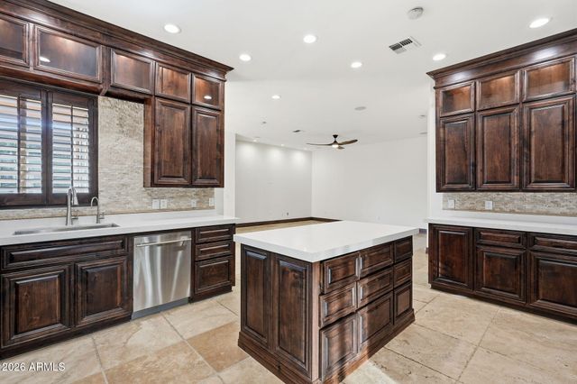 6653 E SWEETWATER Avenue, Scottsdale, AZ 85254