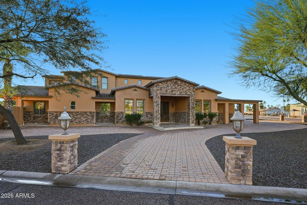 6653 E SWEETWATER Avenue, Scottsdale, AZ 85254