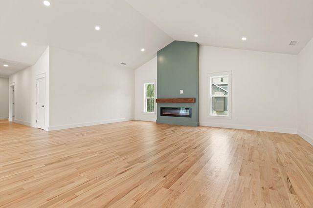 66 Orchard Ave, Johnston, RI 02919