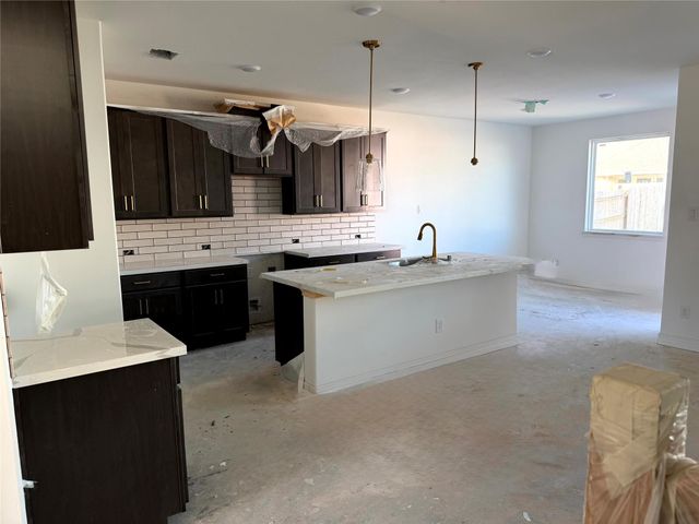 14819 Mission Avenue, Mont Belvieu, TX 77523