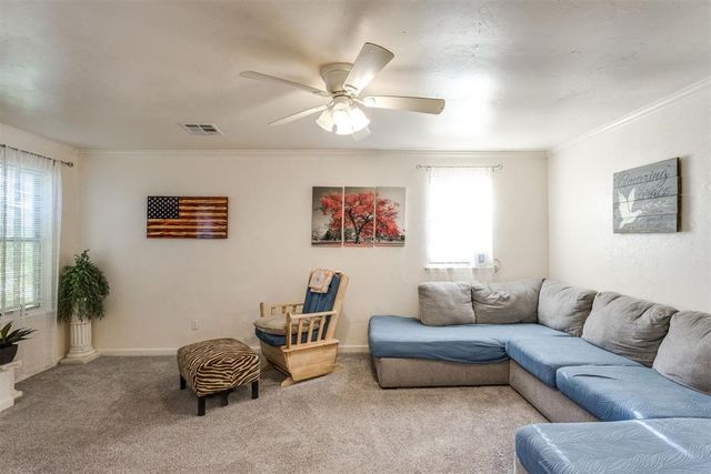 932 Hampton Circle, Yukon, OK 73099