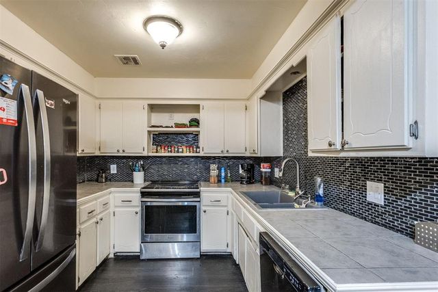 932 Hampton Circle, Yukon, OK 73099