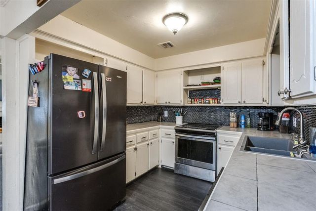 932 Hampton Circle, Yukon, OK 73099