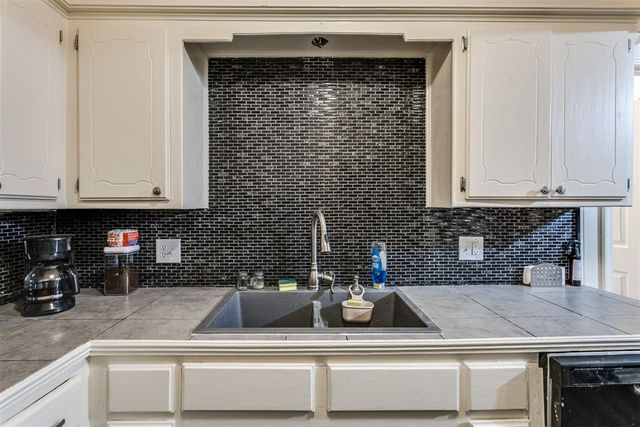 932 Hampton Circle, Yukon, OK 73099