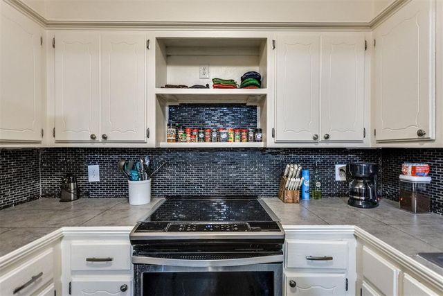 932 Hampton Circle, Yukon, OK 73099