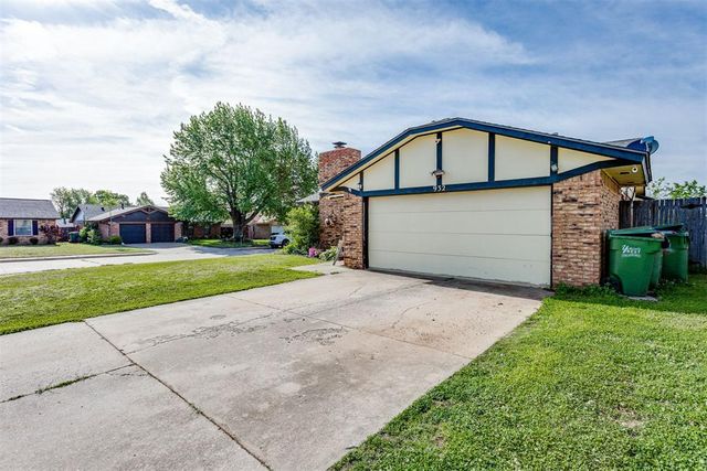 932 Hampton Circle, Yukon, OK 73099