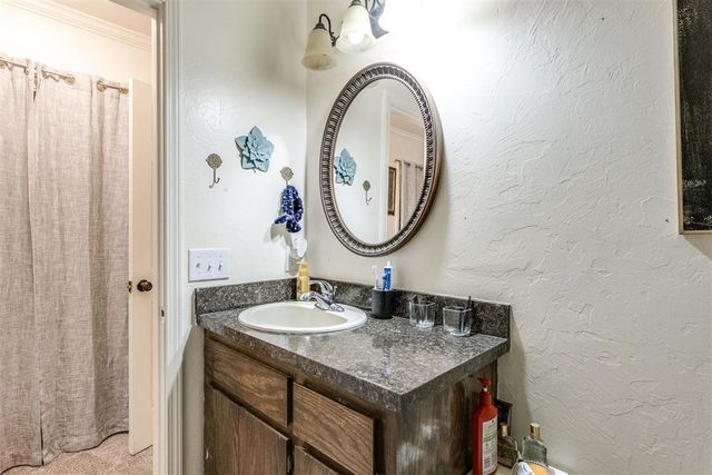 932 Hampton Circle, Yukon, OK 73099