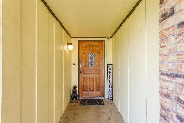 932 Hampton Circle, Yukon, OK 73099