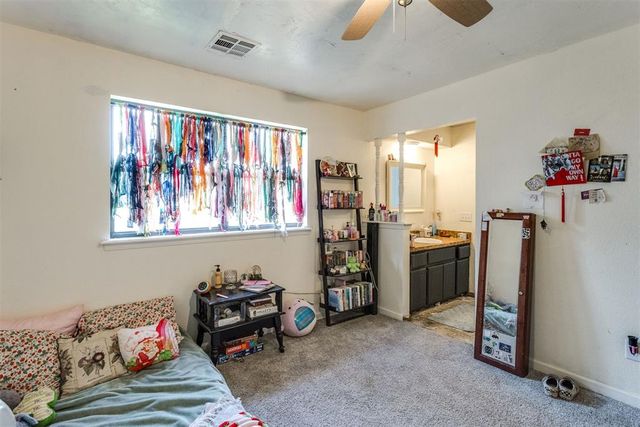 932 Hampton Circle, Yukon, OK 73099