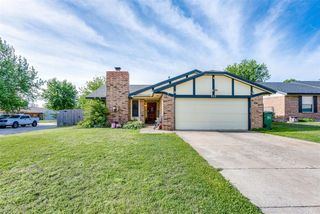 932 Hampton Circle, Yukon, OK 73099