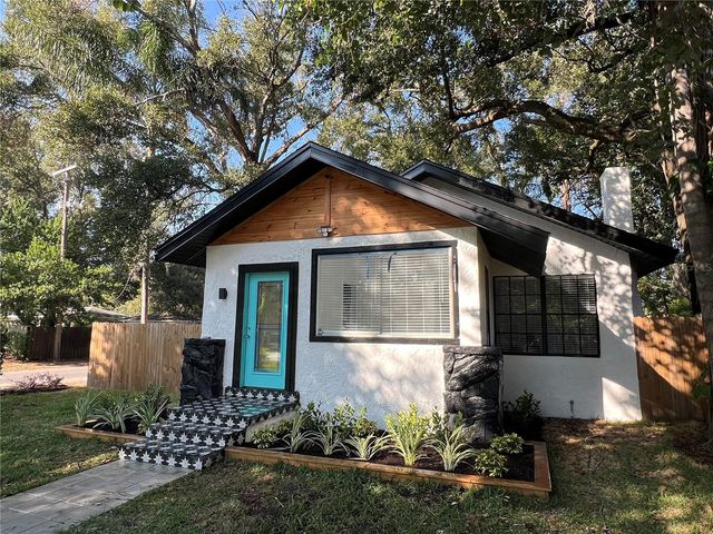 1502 E KNOLLWOOD STREET, Tampa, FL 33610