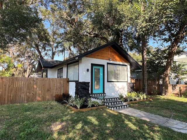 1502 E KNOLLWOOD STREET, Tampa, FL 33610