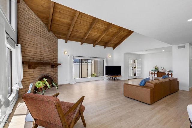 3960 W Hemlock Street, Oxnard, CA 93035