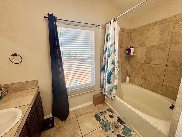 1139 Avenida Las Vistas NW, Los Lunas, NM 87031