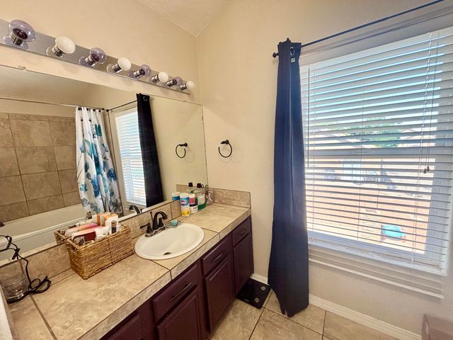 1139 Avenida Las Vistas NW, Los Lunas, NM 87031