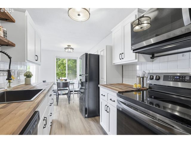 159 Sw FLORENCE Ave E26, Gresham, OR 97080