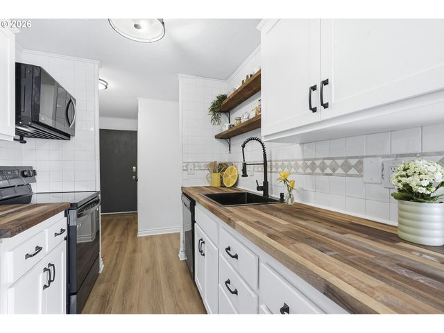 159 Sw FLORENCE Ave E26, Gresham, OR 97080