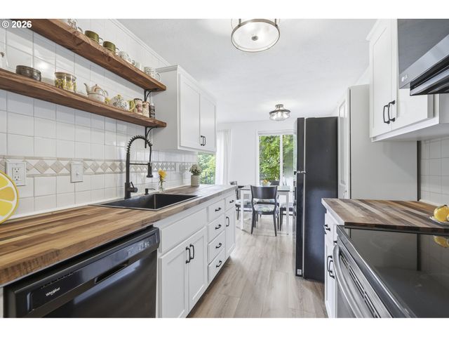 159 Sw FLORENCE Ave E26, Gresham, OR 97080
