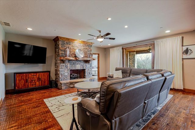 2033 Harbor Way 103, Graford, TX 76449