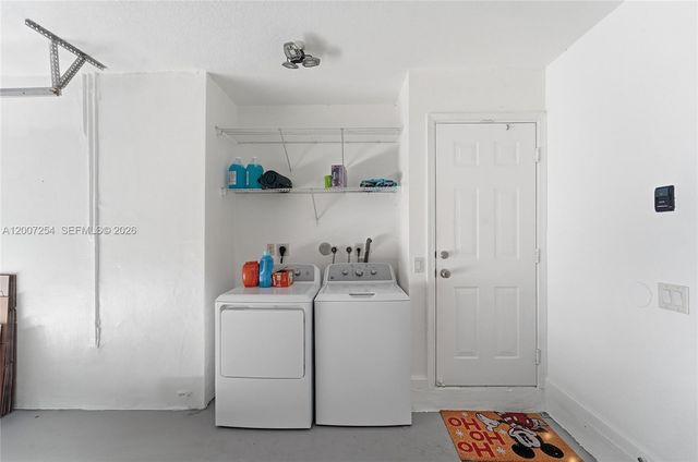 1004 Golden Cane Dr, Weston, FL 33327