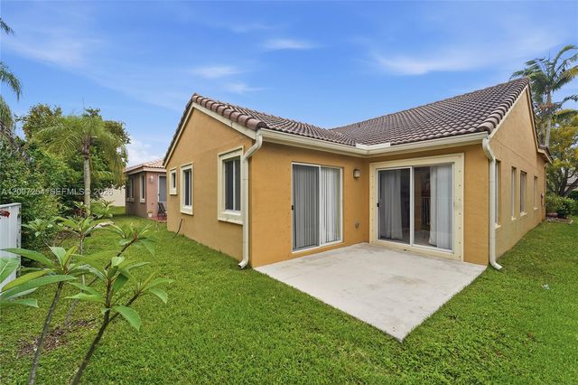 1004 Golden Cane Dr, Weston, FL 33327