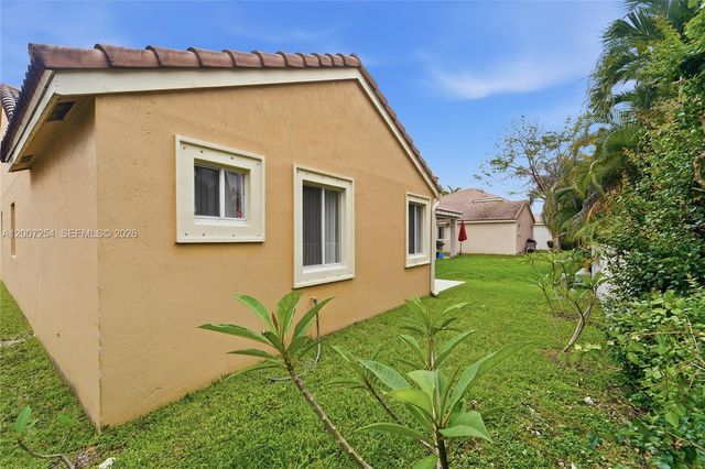 1004 Golden Cane Dr, Weston, FL 33327