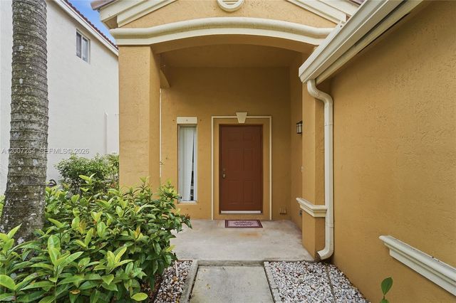 1004 Golden Cane Dr, Weston, FL 33327