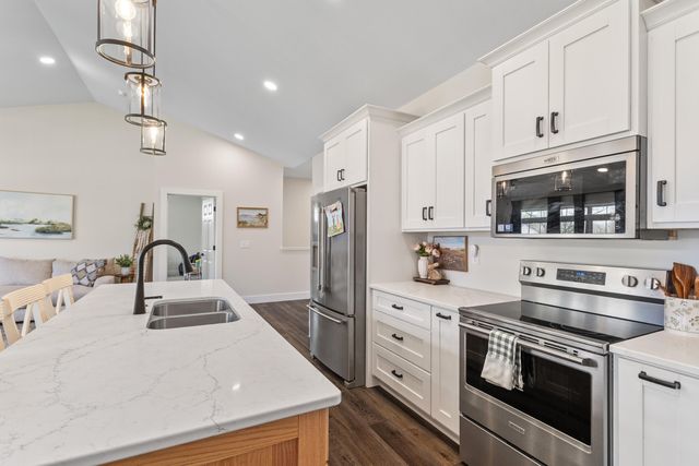 245 Auseon Court, Hillsdale City, MI 49242